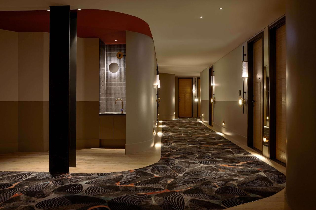 Qt Auckland Exterior foto A corridor at the hotel