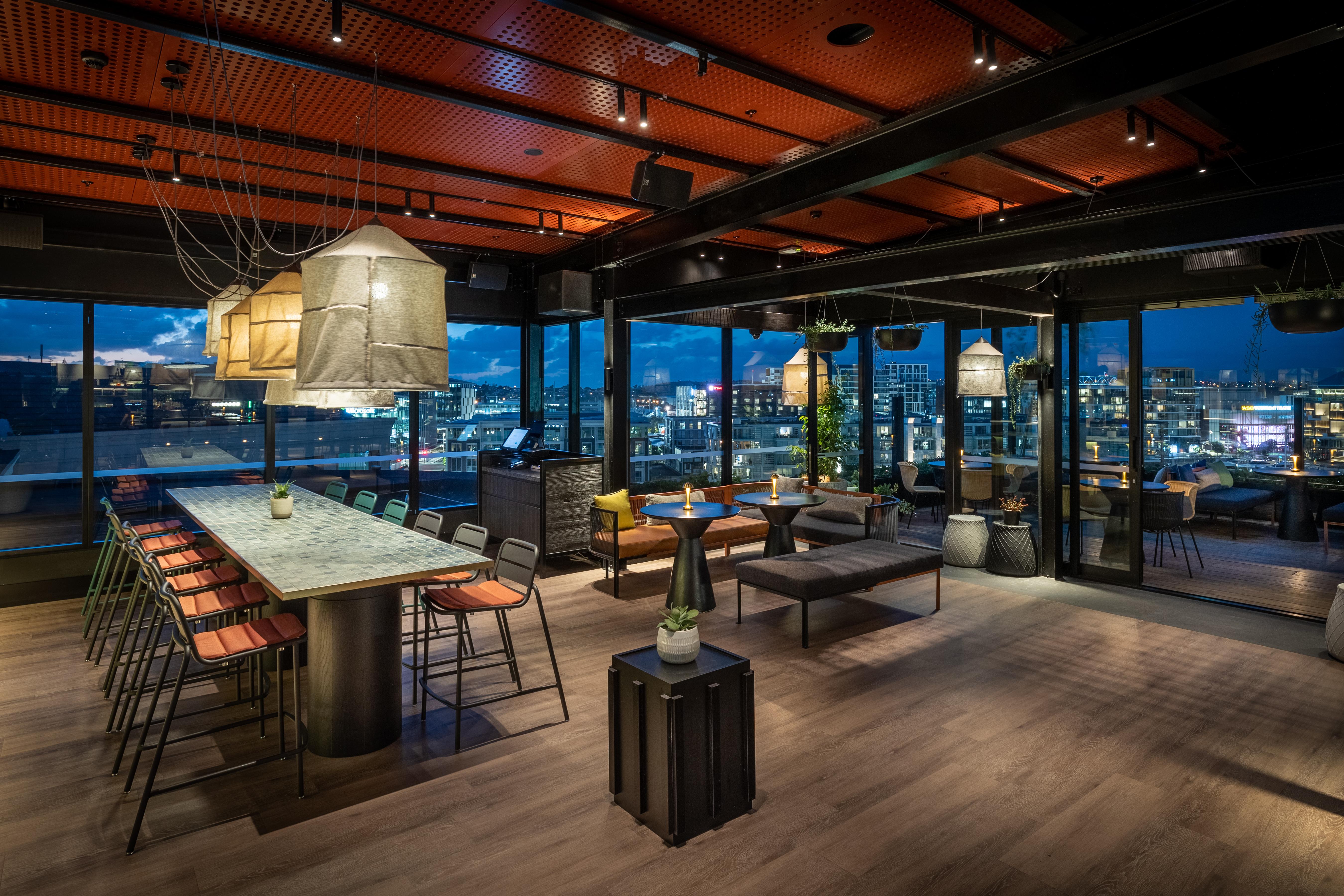 Qt Auckland Exterior foto The rooftop bar at the Standard East Village
