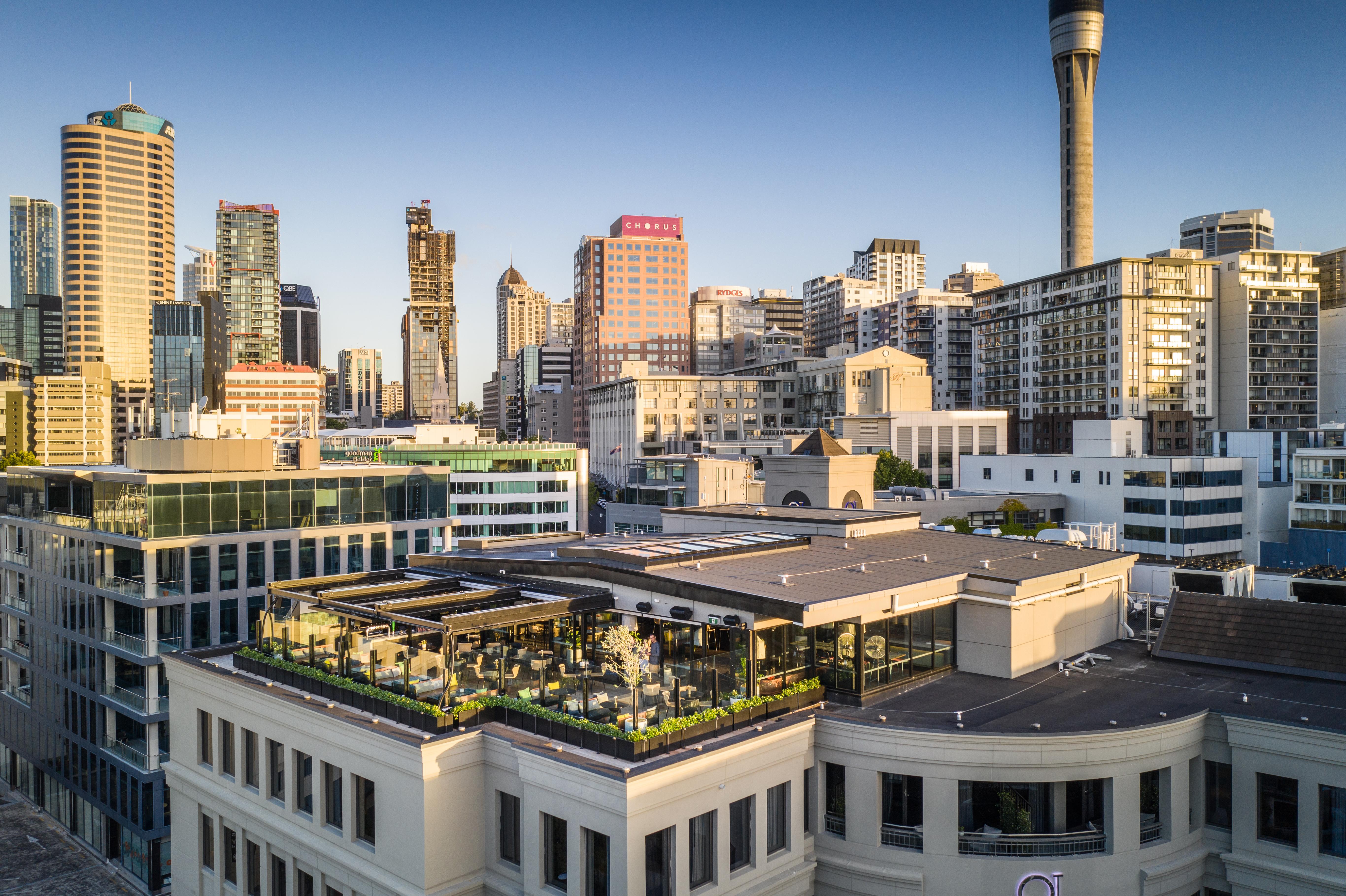 Qt Auckland Exterior foto The rooftop bar at the Standard